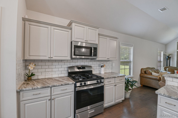 605 Glenmede Lane