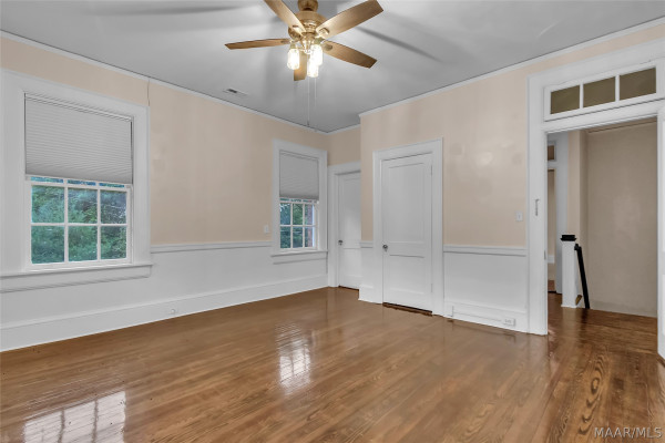 2481 E Cloverdale Park