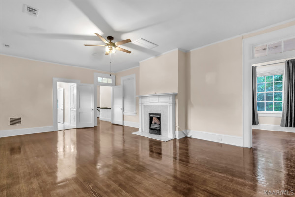 2481 E Cloverdale Park