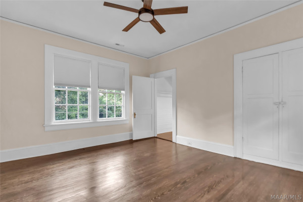 2481 E Cloverdale Park