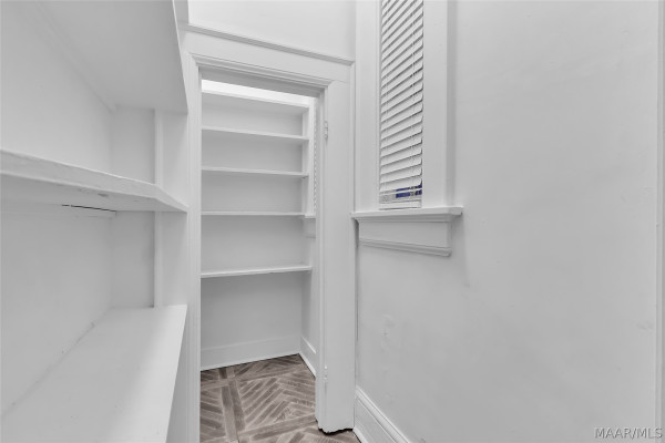 2481 E Cloverdale Park