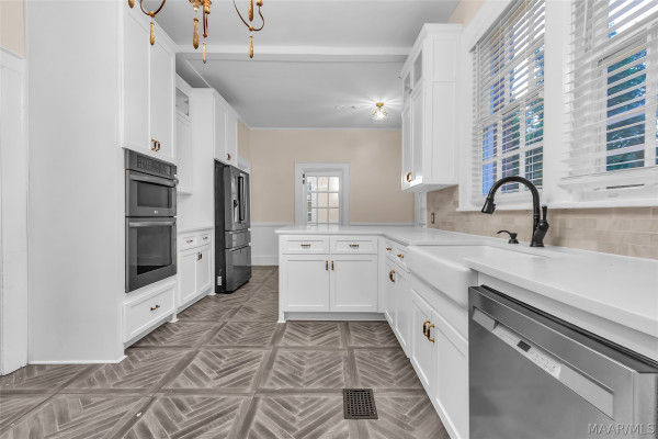 2481 E Cloverdale Park