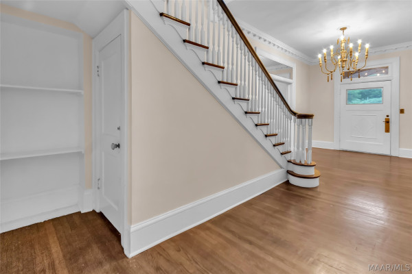 2481 E Cloverdale Park