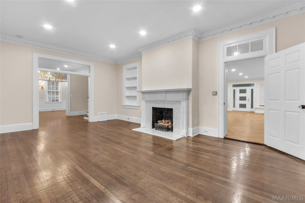 2481 E Cloverdale Park