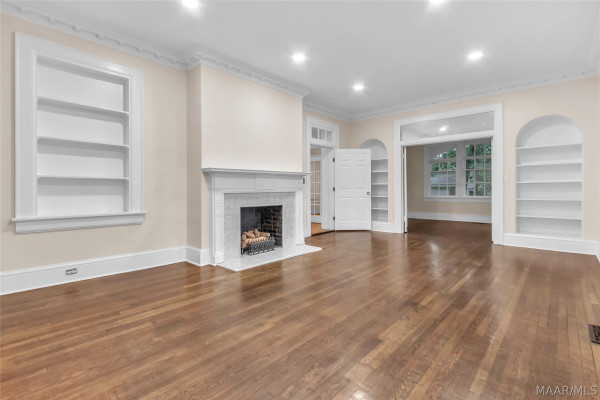 2481 E Cloverdale Park