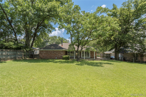 2220 E ABERDEEN Drive
