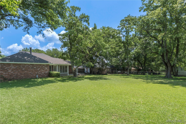 2220 E ABERDEEN Drive