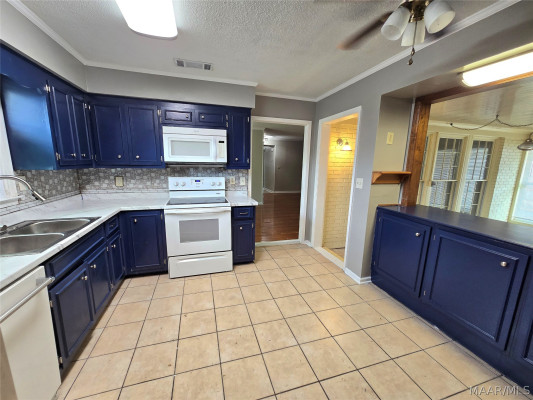 4601 YOUNG FARM Court
