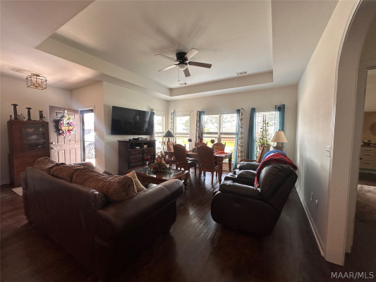 6336 Burbank Crossing Loop