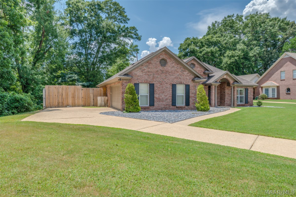636 Larkin Lane