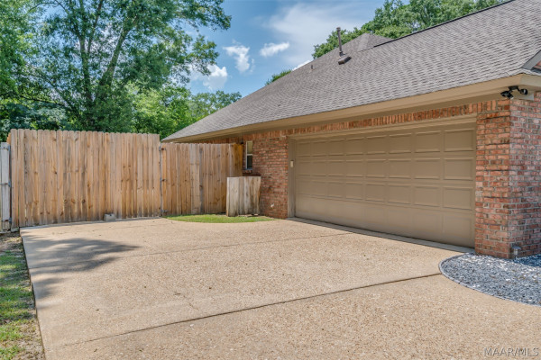 636 Larkin Lane