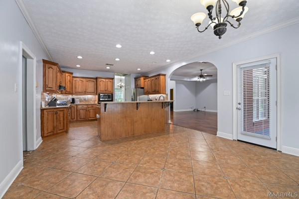 737A N Memorial Drive