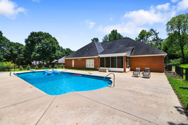 737A N Memorial Drive