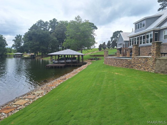 560 LAKESHORE Drive