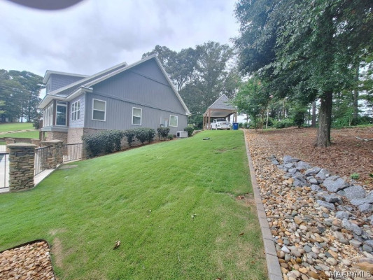 560 LAKESHORE Drive