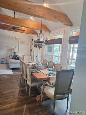 560 LAKESHORE Drive