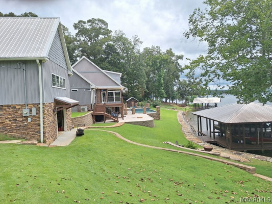 560 LAKESHORE Drive