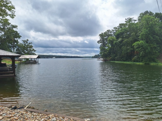 560 LAKESHORE Drive