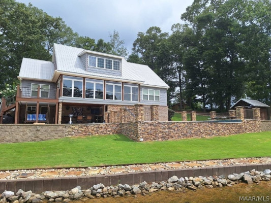 560 LAKESHORE Drive