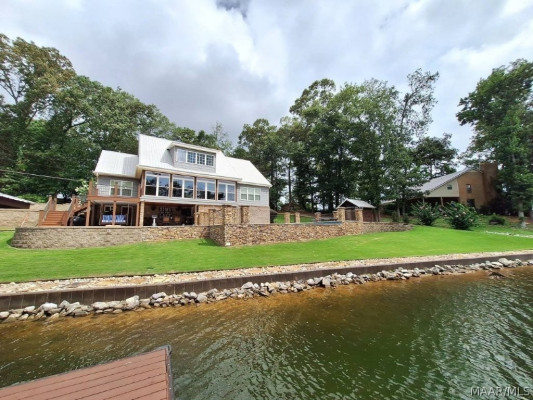 560 LAKESHORE Drive