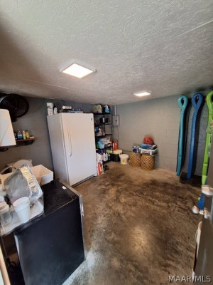 560 LAKESHORE Drive