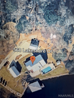 560 LAKESHORE Drive