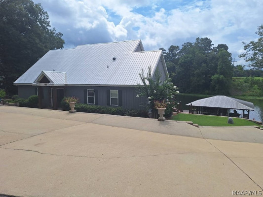560 LAKESHORE Drive