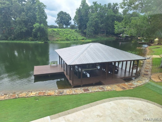 560 LAKESHORE Drive