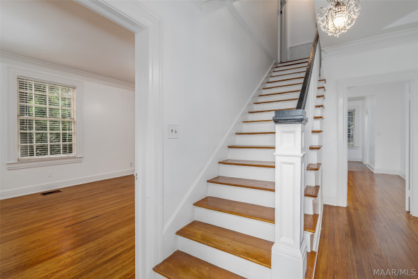 2435 E Cloverdale Park