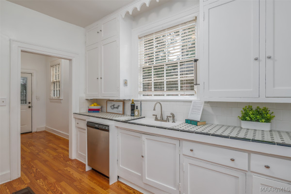 2435 E Cloverdale Park