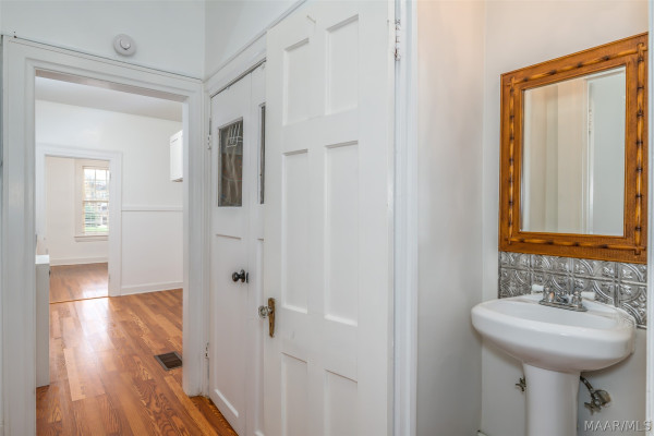 2435 E Cloverdale Park