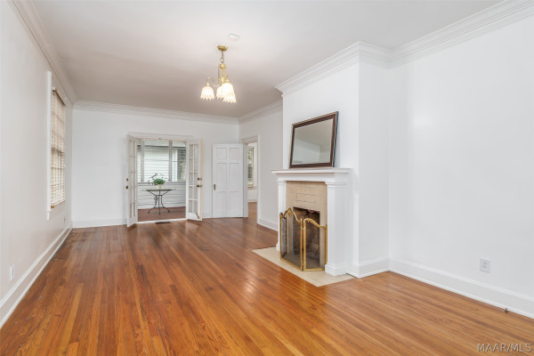 2435 E Cloverdale Park