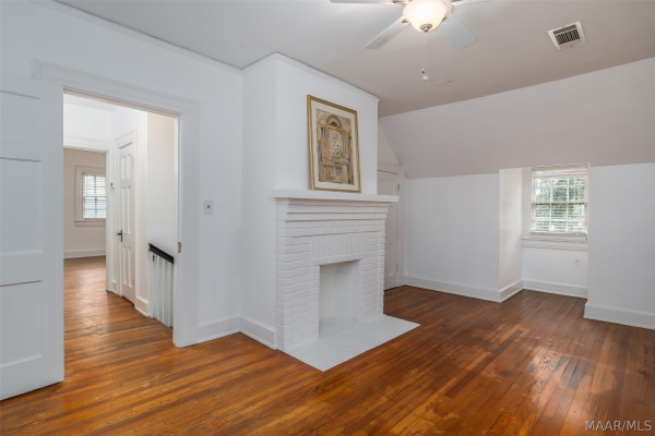 2435 E Cloverdale Park
