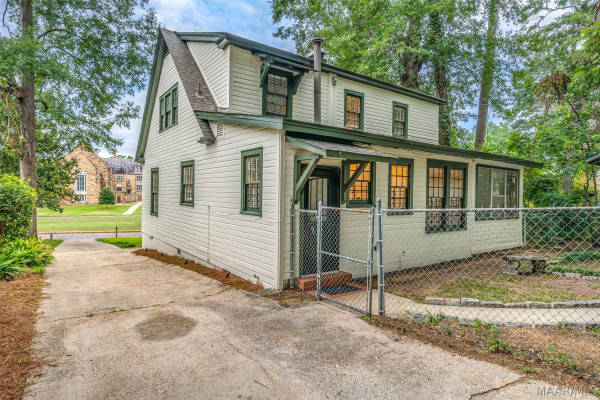 2435 E Cloverdale Park