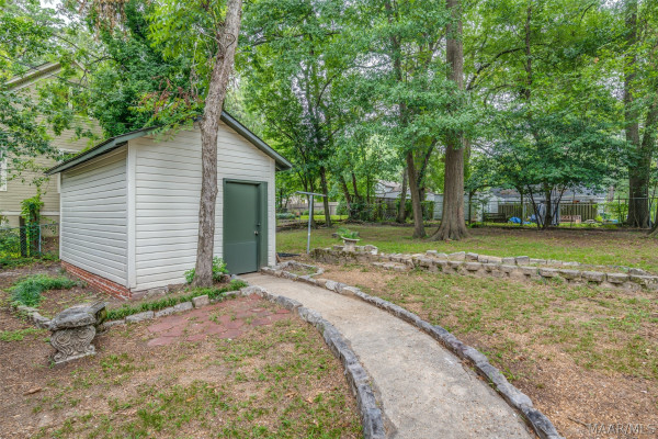 2435 E Cloverdale Park