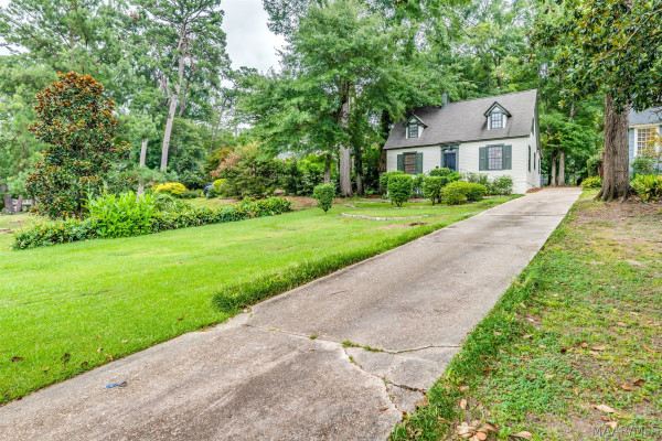 2435 E Cloverdale Park