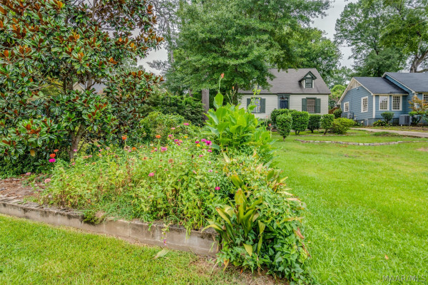 2435 E Cloverdale Park