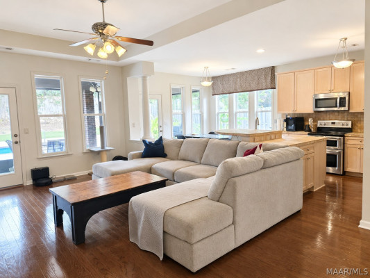 8345 Grayson Grove