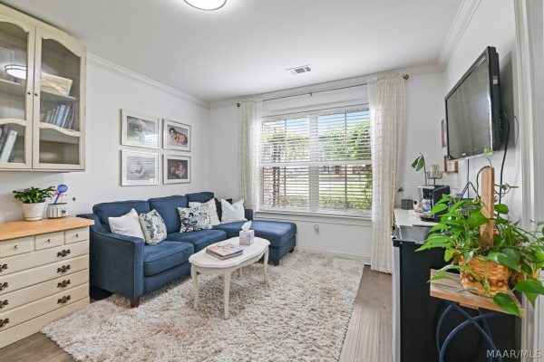1129 Benjamin Way