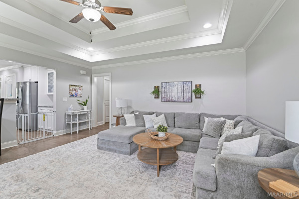 1129 Benjamin Way