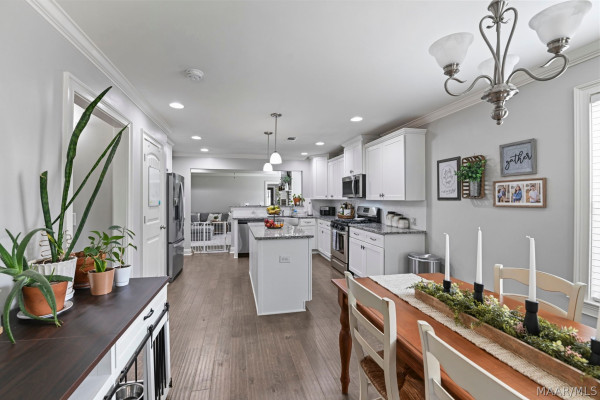 1129 Benjamin Way