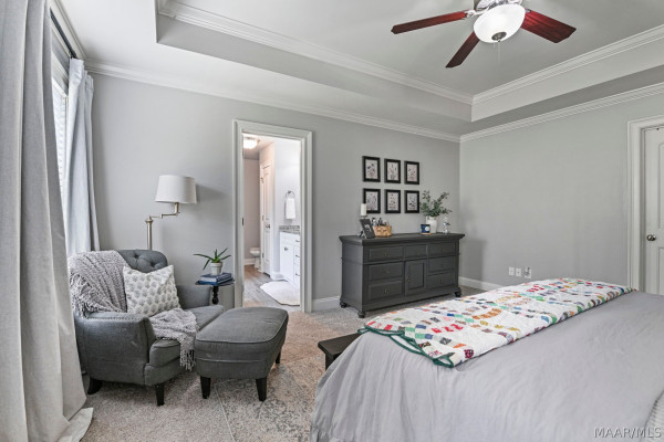1129 Benjamin Way