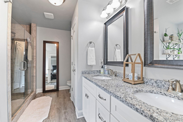 1129 Benjamin Way