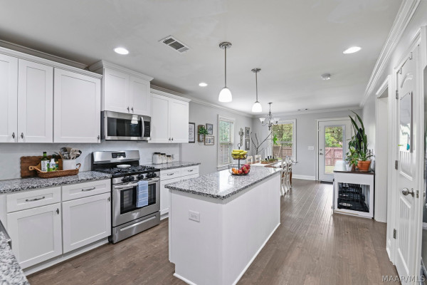 1129 Benjamin Way