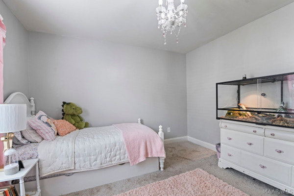 1129 Benjamin Way