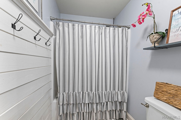 1129 Benjamin Way
