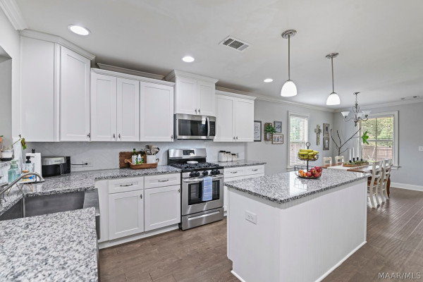 1129 Benjamin Way