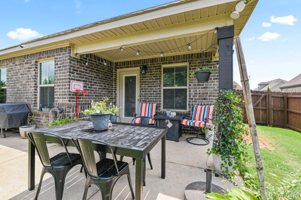 1129 Benjamin Way