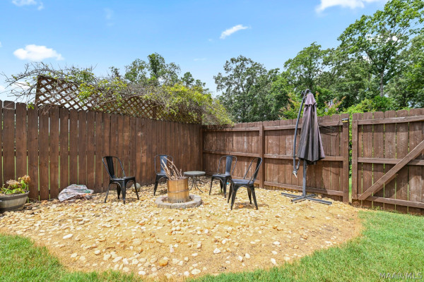 1129 Benjamin Way