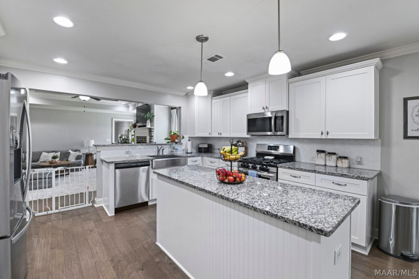 1129 Benjamin Way